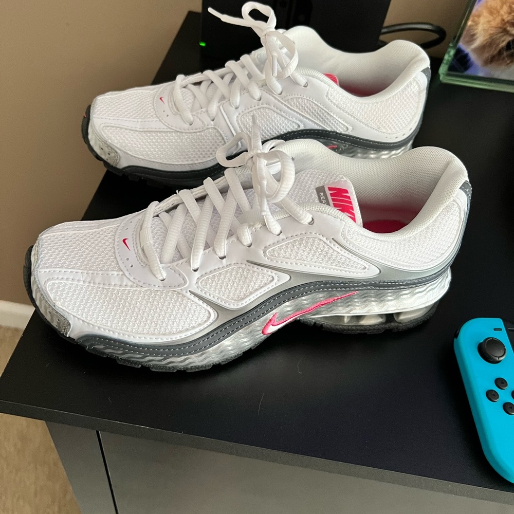 Women’s Nike Reax Run 5. Maybe wore 2 times. Pretty much brand new. No box.